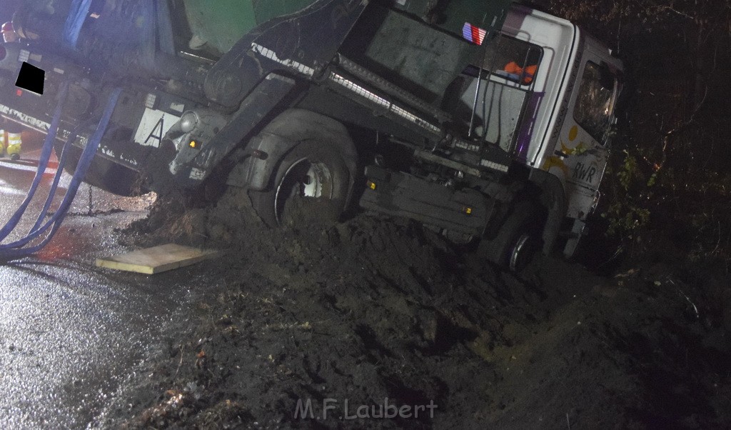 Container LKW umgestuerzt Koeln Brueck Bruecker- Dellbruecker Mauspfad P499.JPG - Miklos Laubert